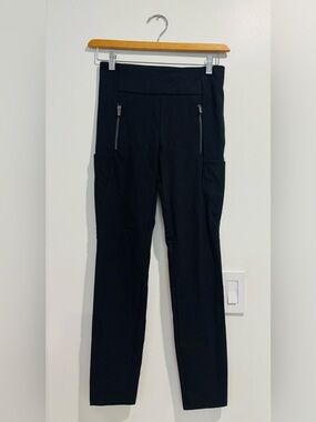 Athleta Cargo Pants Size 2 Black Zip Pocket Stretch Performance Travel